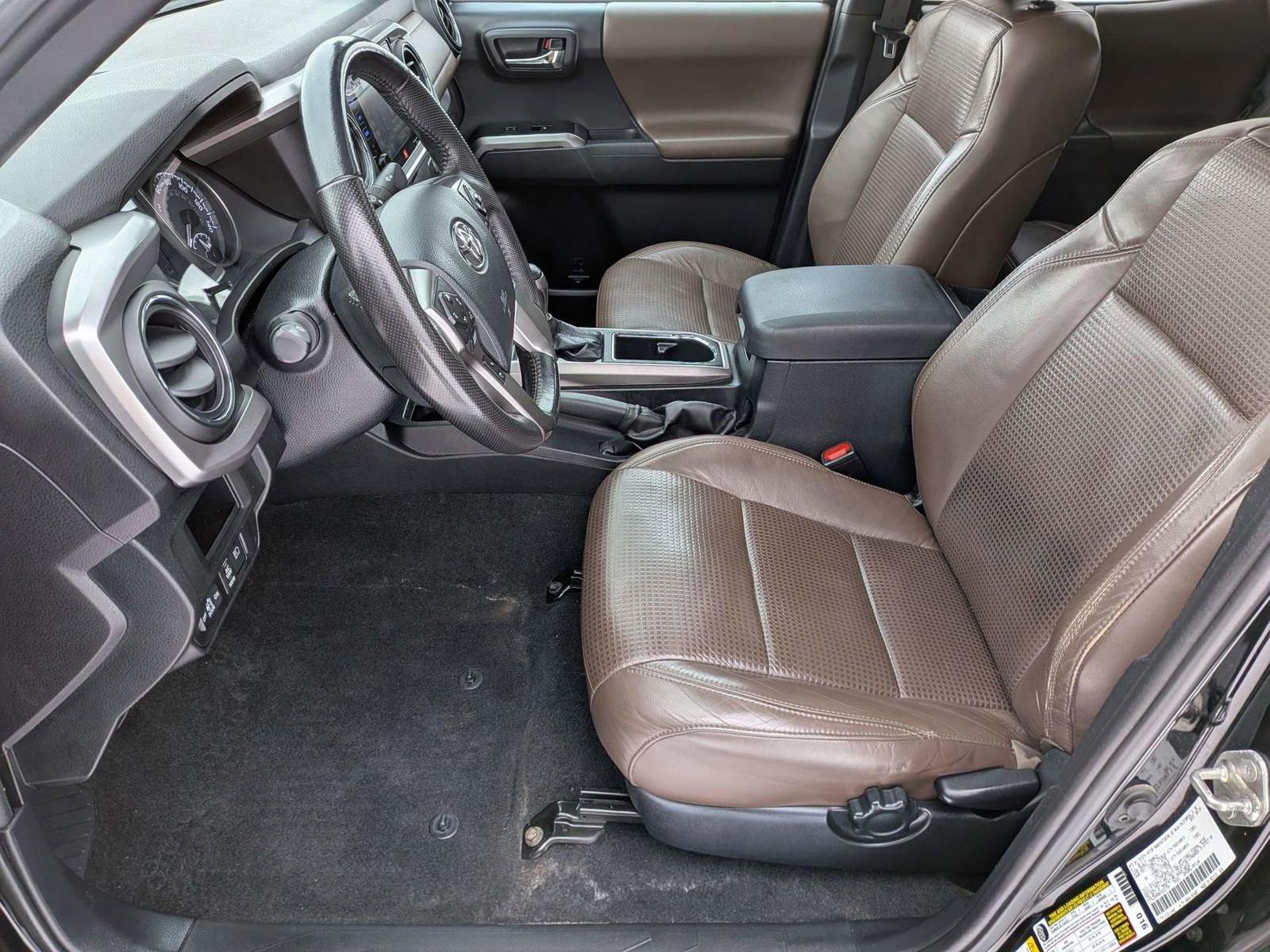 Used 2019 Toyota Tacoma Limited image 12