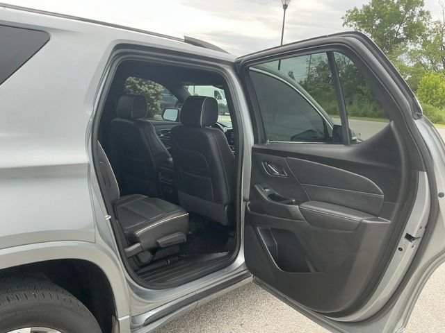 Used 2023 Chevrolet Traverse Premier FWD image 18