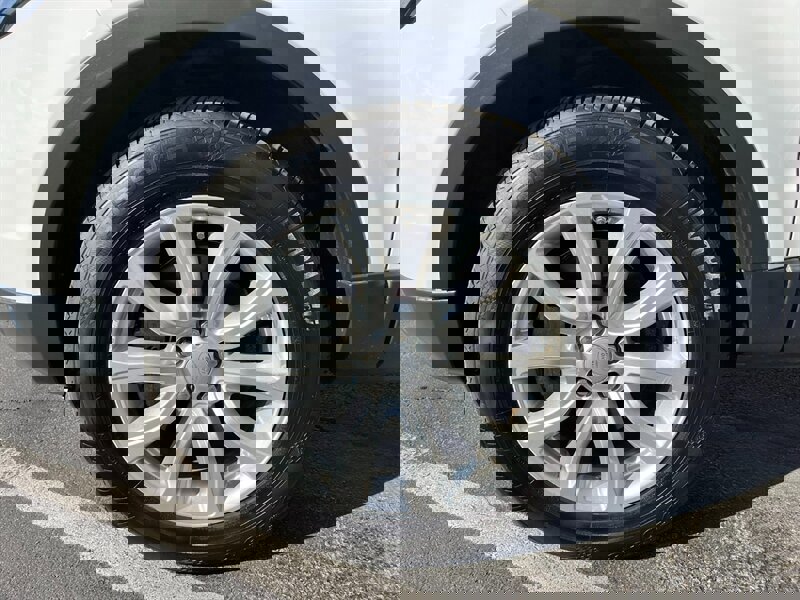 Used 2018 Land Rover Range Rover Evoque SE image 13