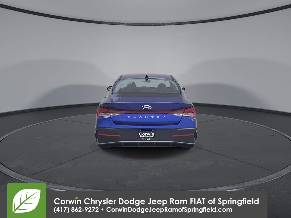 Used 2025 Hyundai Elantra SEL image 13