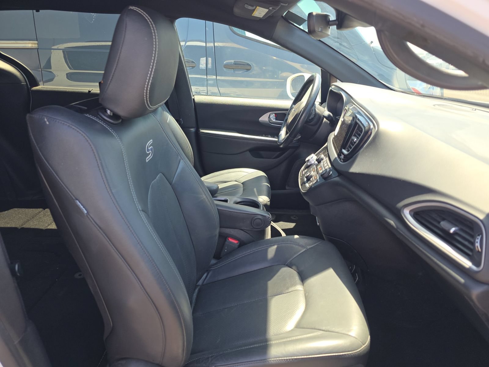 Used 2020 Chrysler Pacifica Touring-L Plus FWD image 13