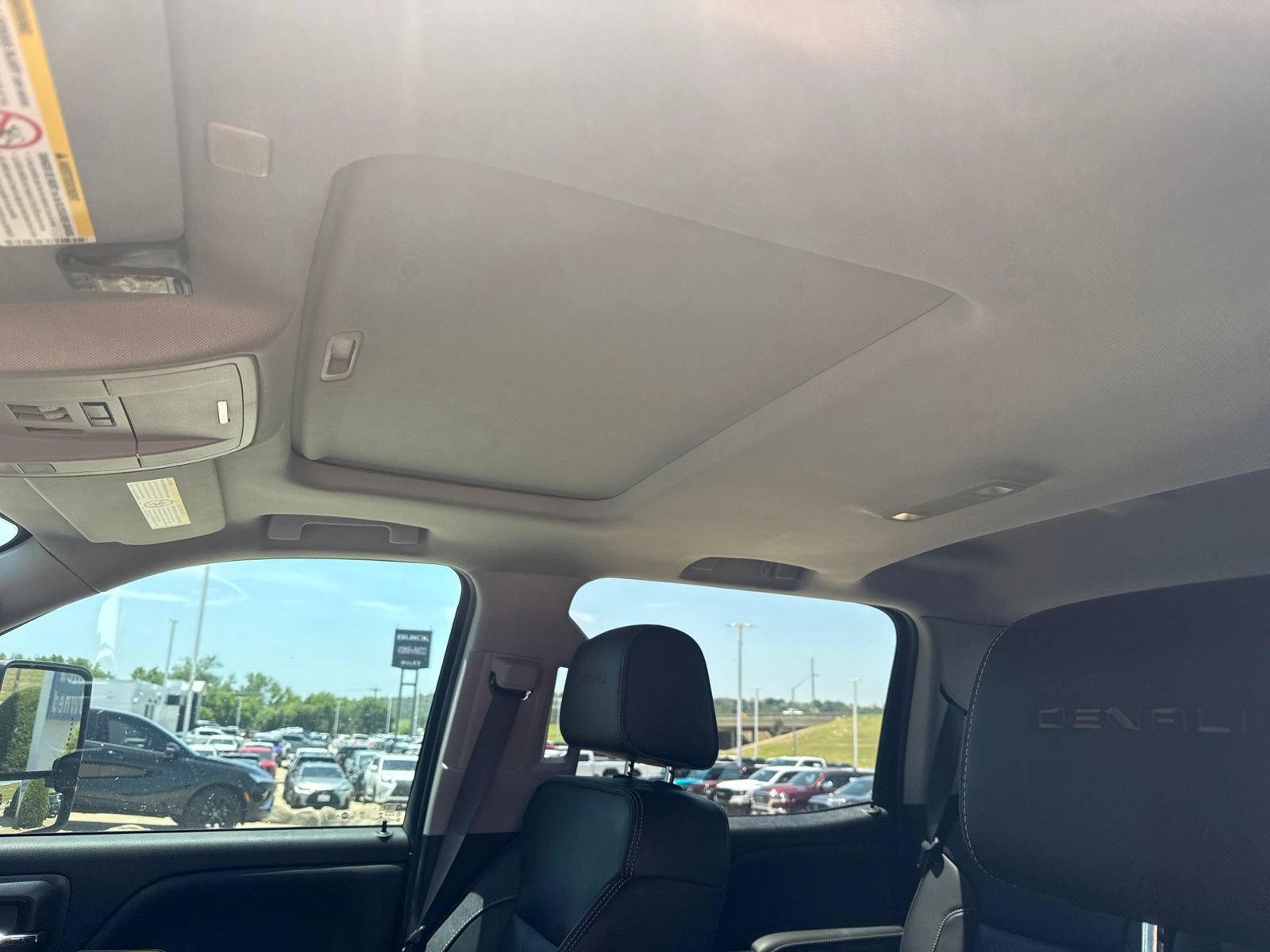Used 2018 GMC Sierra 2500 Denali w/ Duramax Plus Package AWD/4WD image 18