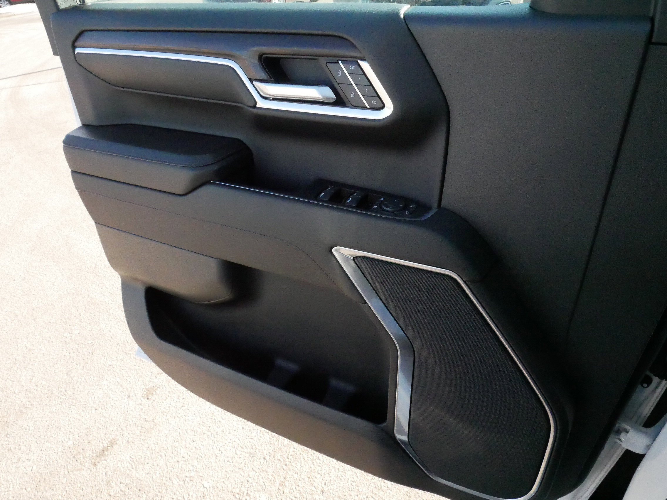 Used 2025 GMC Sierra 1500 SLT AWD/4WD image 27