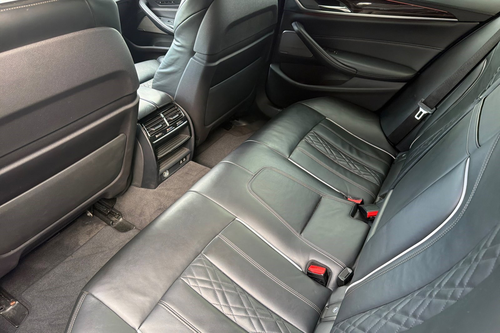 Used 2020 BMW 540i w/ M Sport Package image 15