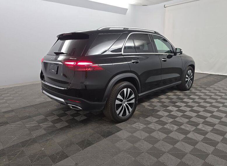 Used 2025 Mercedes-Benz GLE 450e 4MATIC w/ Driver Assistance Package image 2