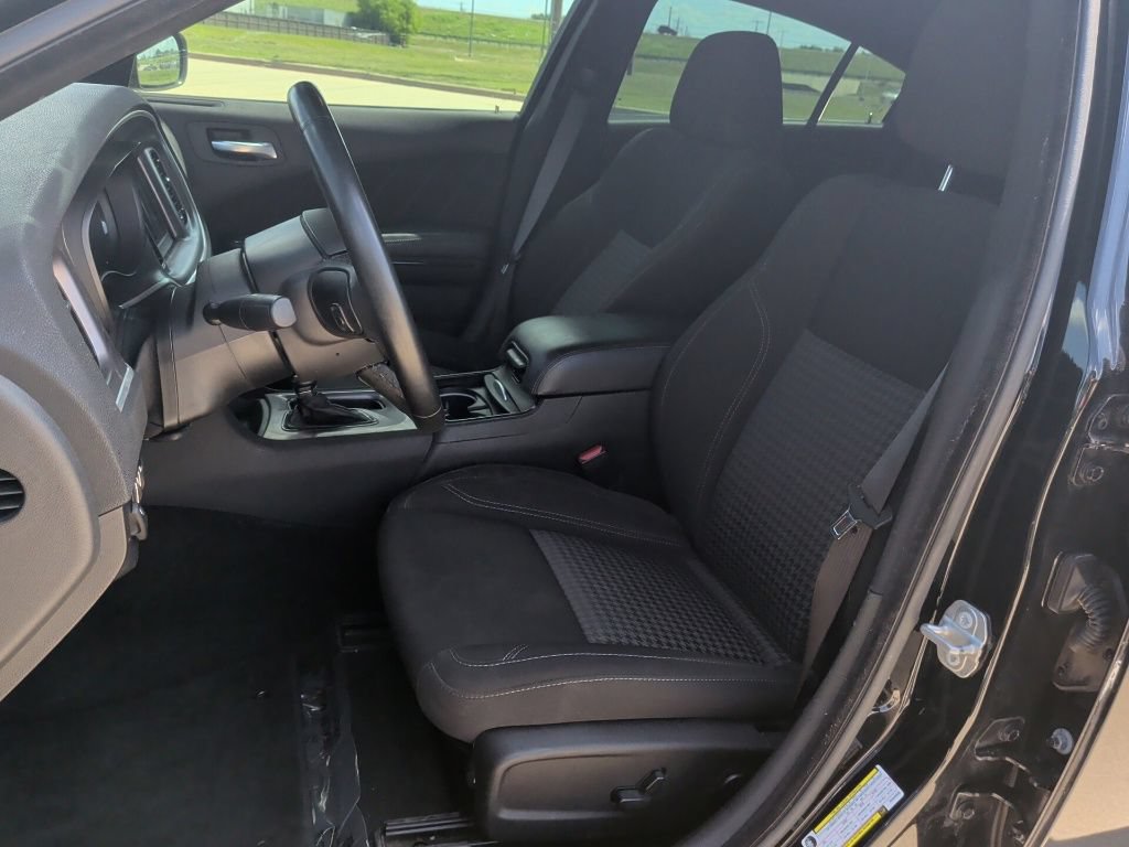 Used 2021 Dodge Charger SXT w/ Blacktop Package RWD image 12
