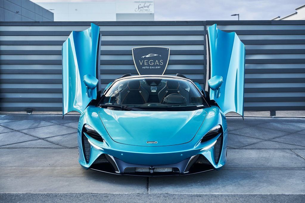 Used 2025 McLaren Artura Spider image 20