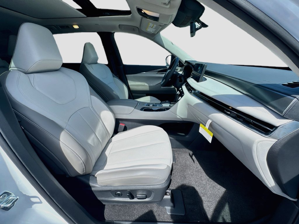 New 2027 INFINITI QX60 Luxe w/ Cargo Package FWD image 31