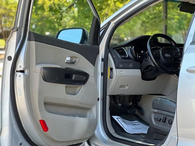 Used 2017 Kia Sedona LX w/ LX Essentials Premium Package FWD image 9