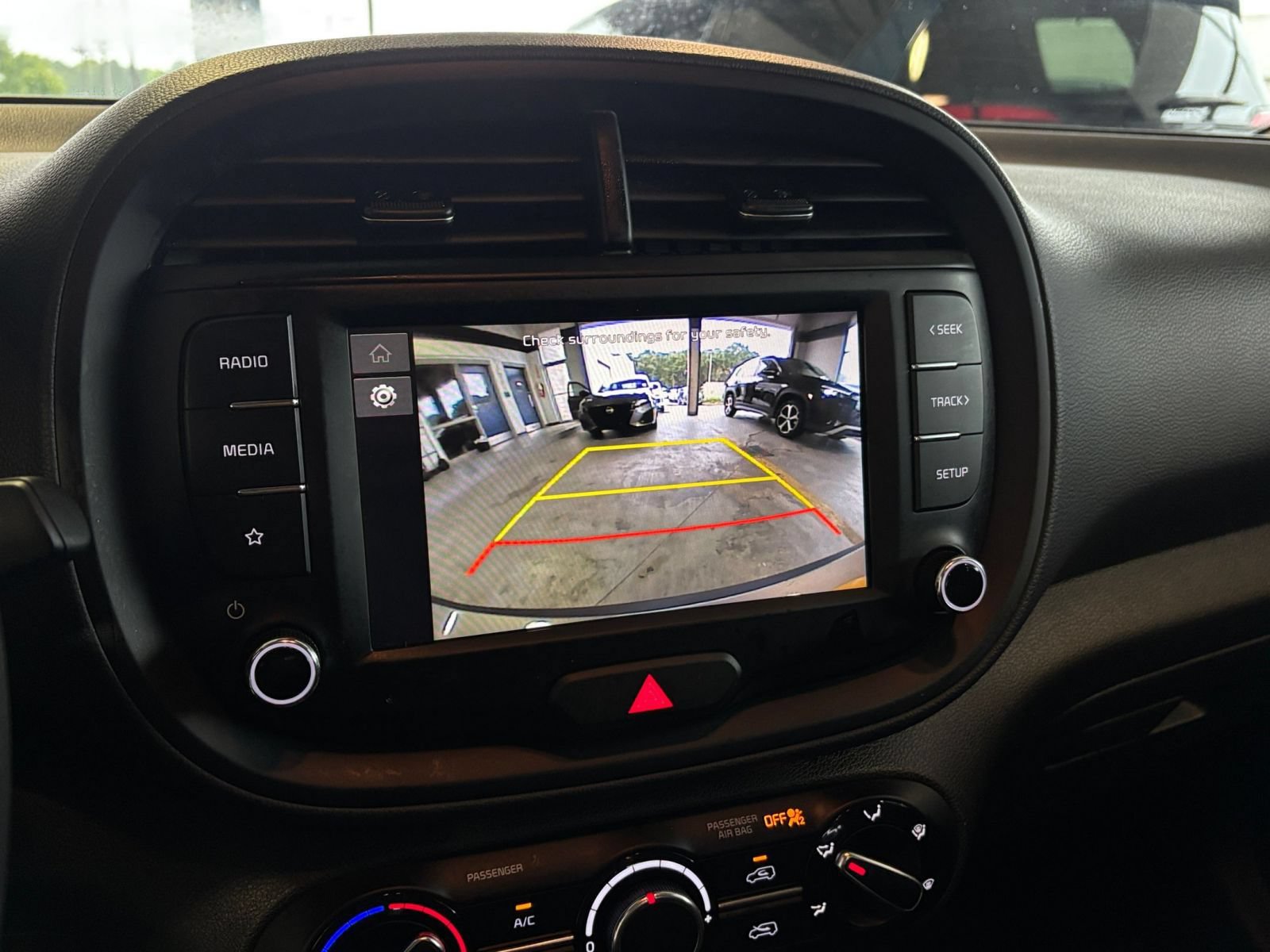 Used 2025 Kia Soul LX w/ LX Technology Package FWD image 21