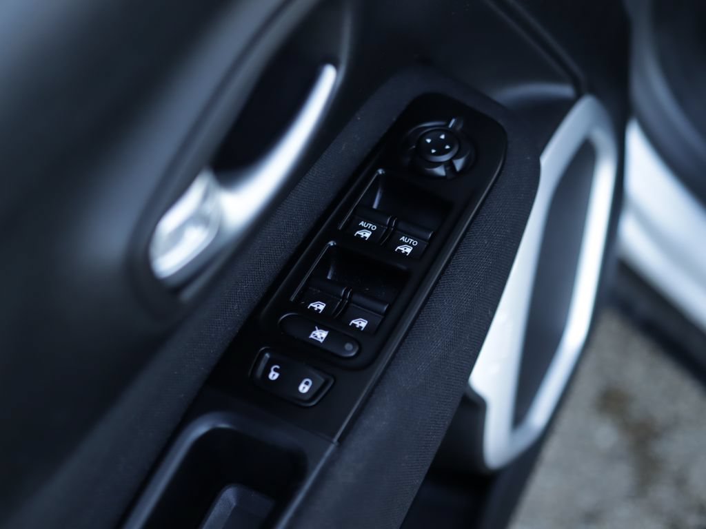 Used 2020 Jeep Renegade Latitude w/ Cold Weather Group AWD/4WD image 24