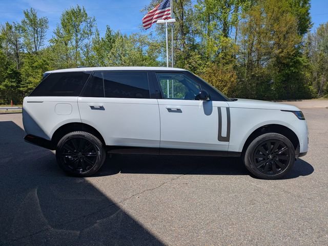 Used 2025 Land Rover Range Rover Long Wheelbase SE AWD/4WD image 9