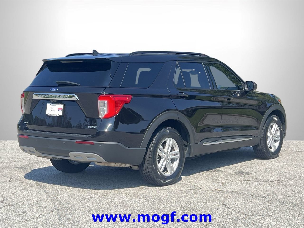 Used 2022 Ford Explorer XLT w/ Equipment Group 202A AWD/4WD image 3