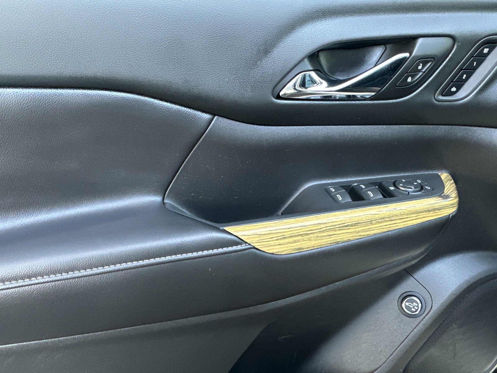 Used 2018 GMC Acadia Denali w/ LPO, Protection Package image 11