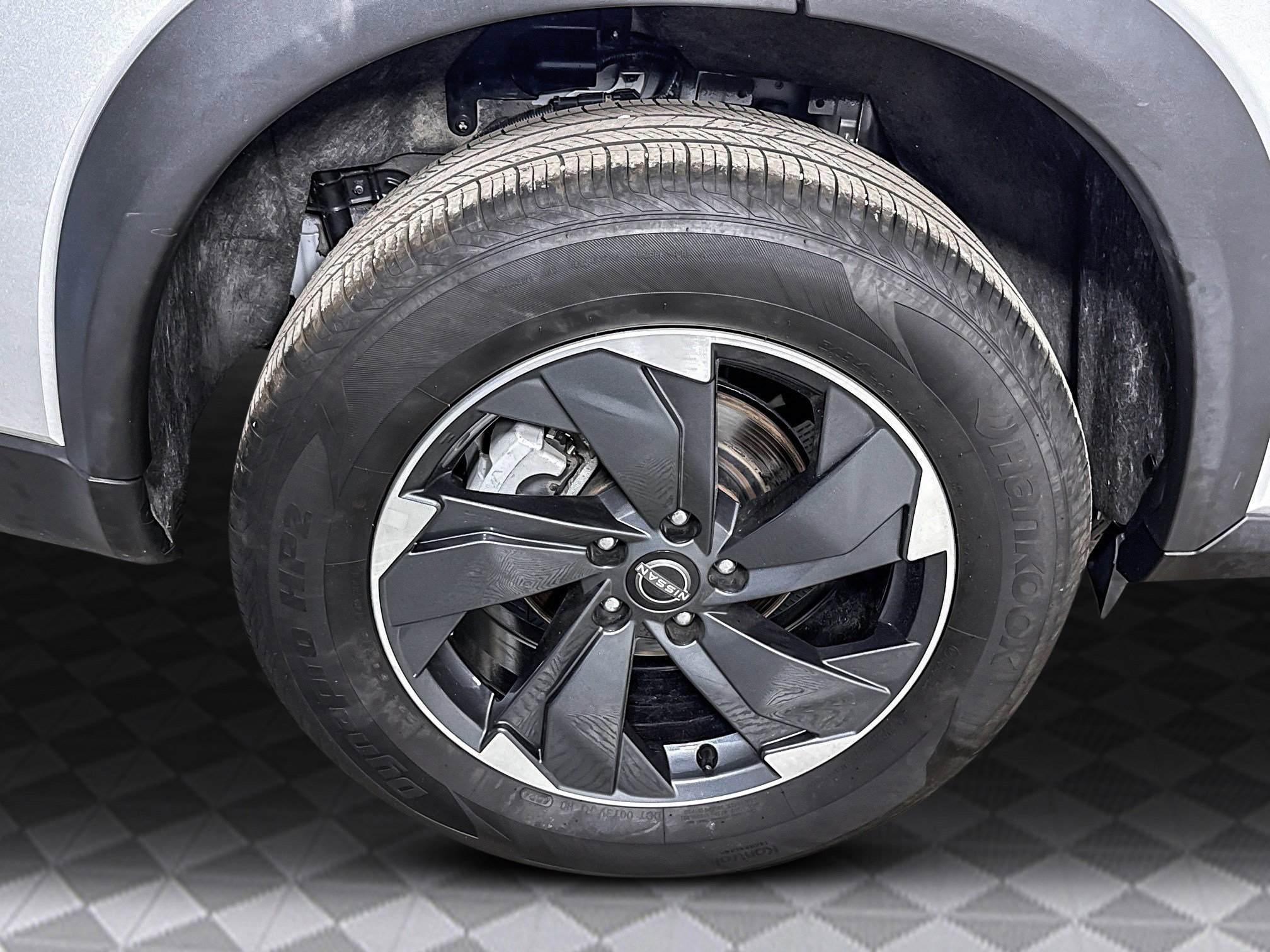 Used 2025 Nissan Rogue SV image 34