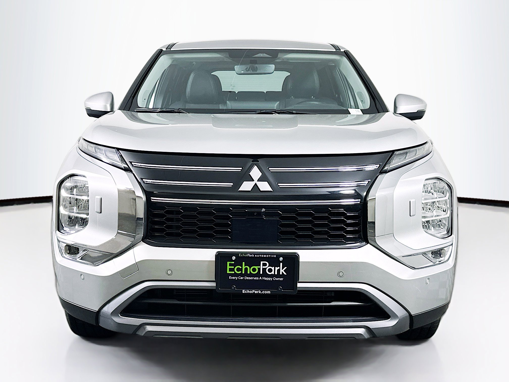 Used 2025 Mitsubishi Outlander SE image 2