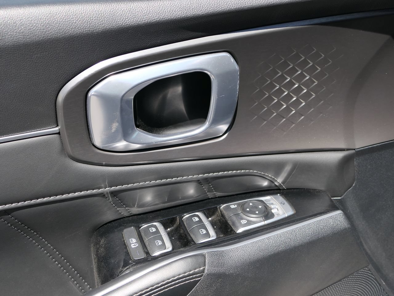 Used 2023 Kia Sorento SX FWD image 11