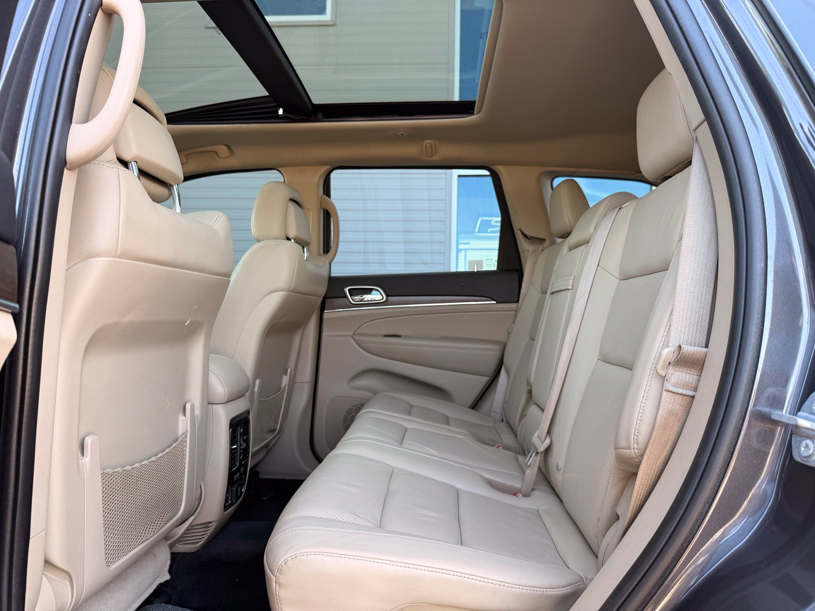 Used 2017 Jeep Grand Cherokee Limited w/ Luxury Group II AWD/4WD image 18