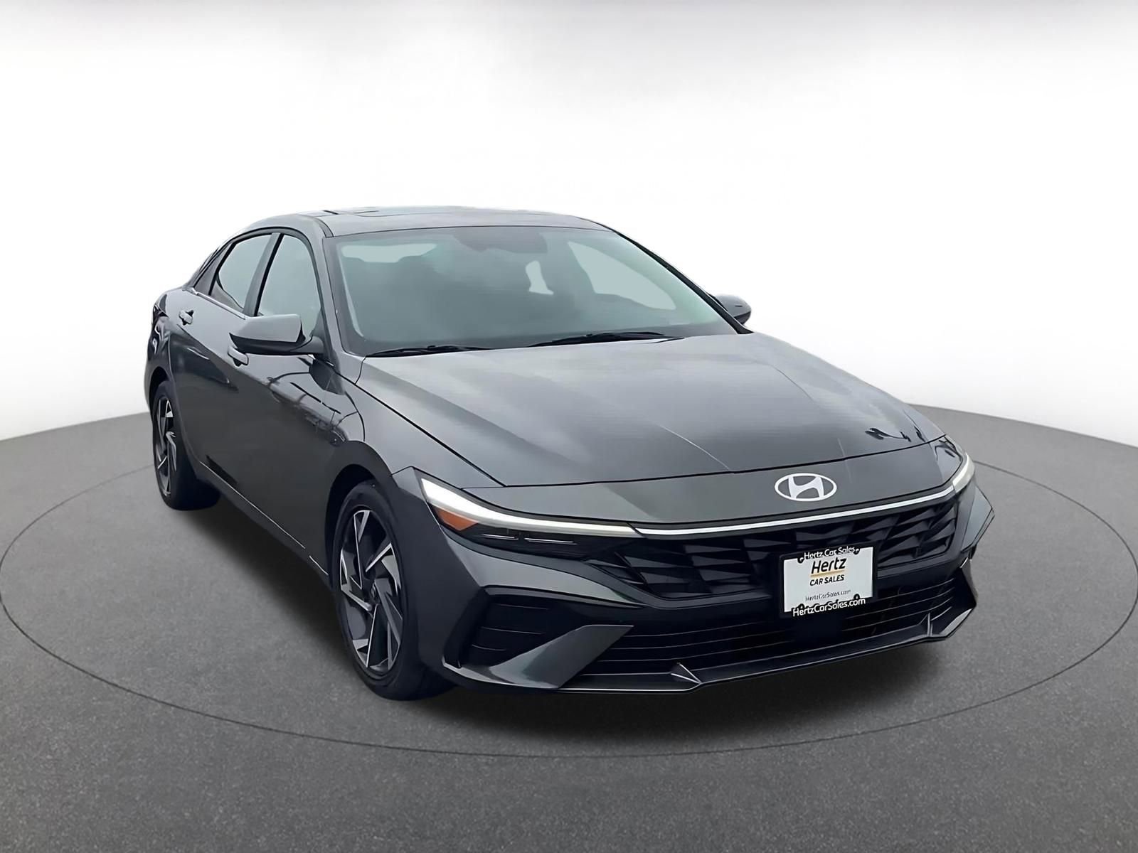 Used 2025 Hyundai Elantra SEL image 3