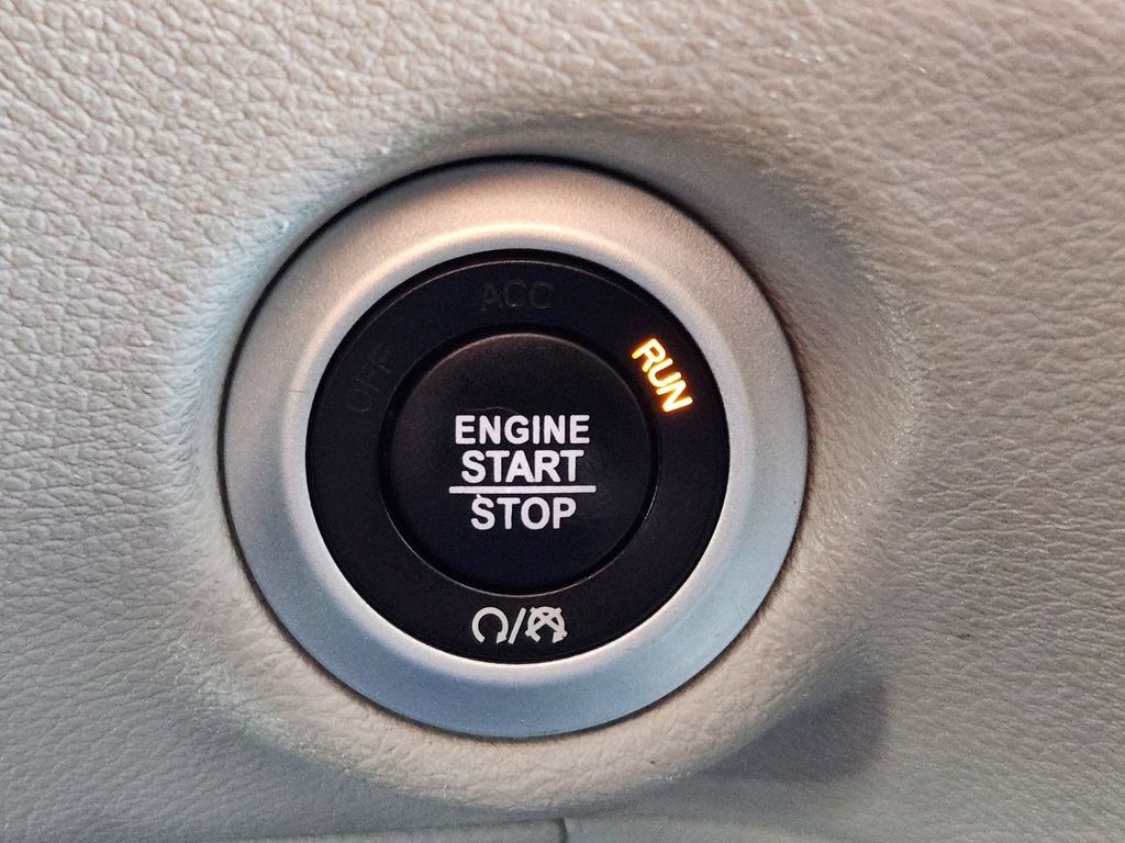 Used 2022 Chrysler Pacifica Touring-L FWD image 12