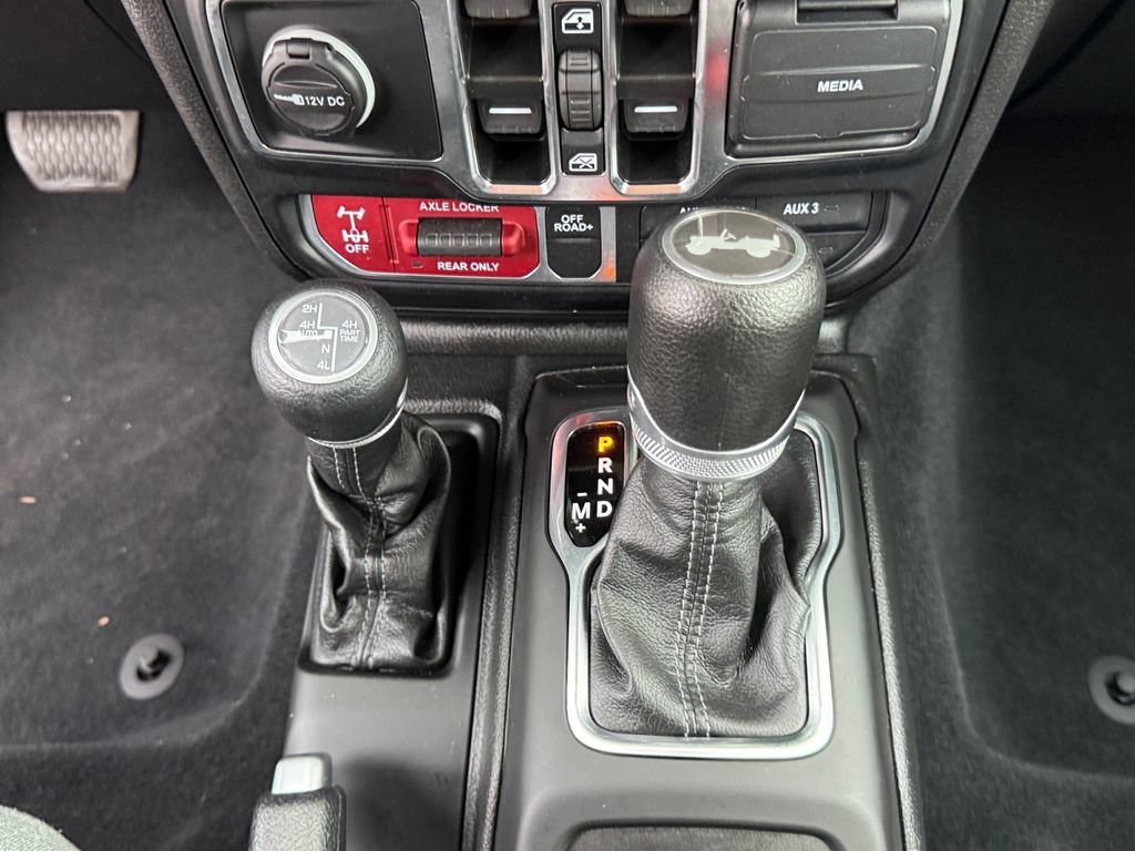 Used 2024 Jeep Wrangler Unlimited AWD/4WD image 19