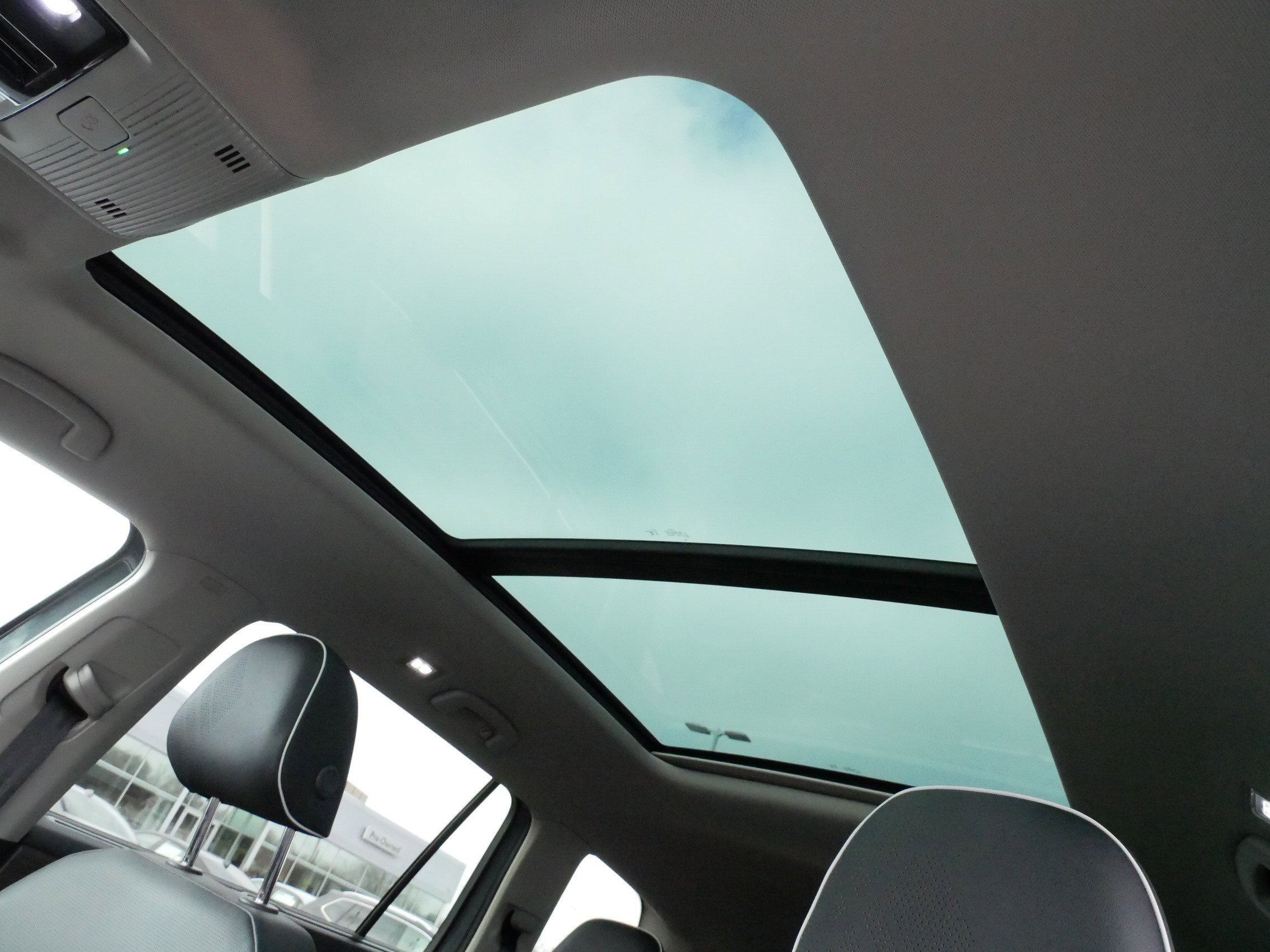 Certified 2025 Volkswagen Atlas SEL Premium R-Line image 34