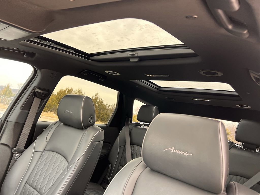 Used 2023 Buick Enclave Avenir image 23