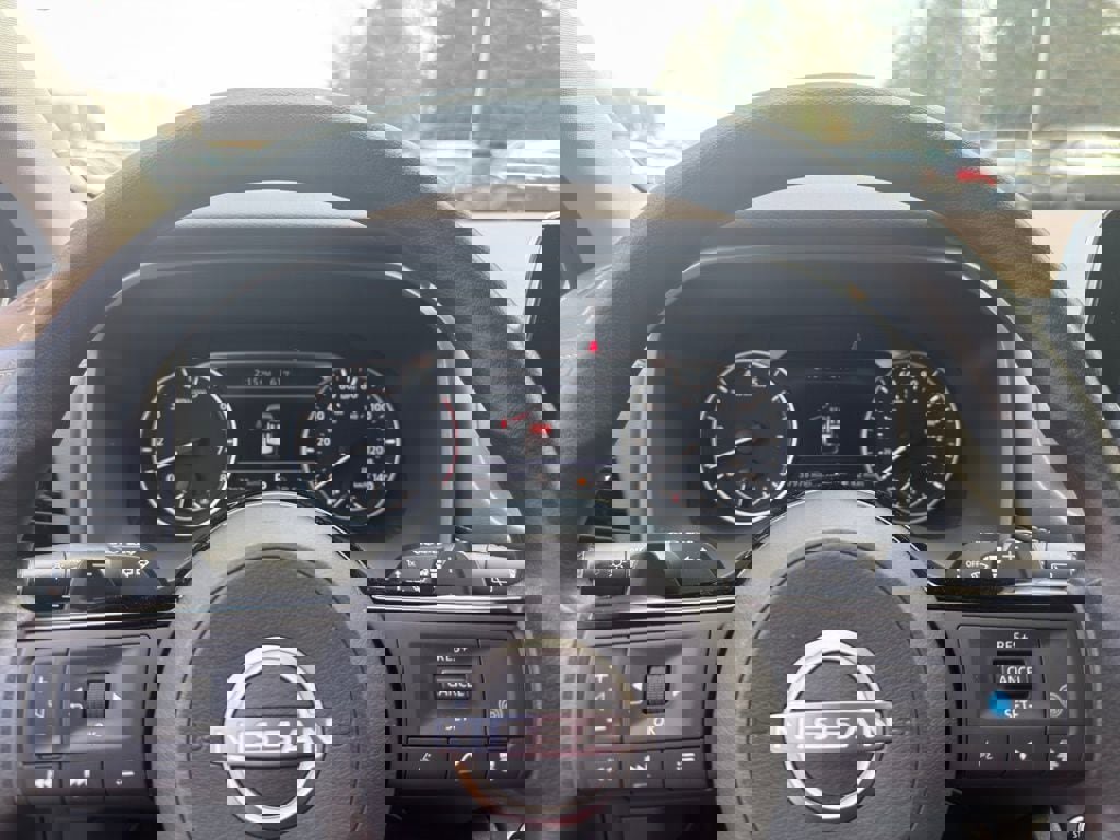 Used 2023 Nissan Rogue SV image 18