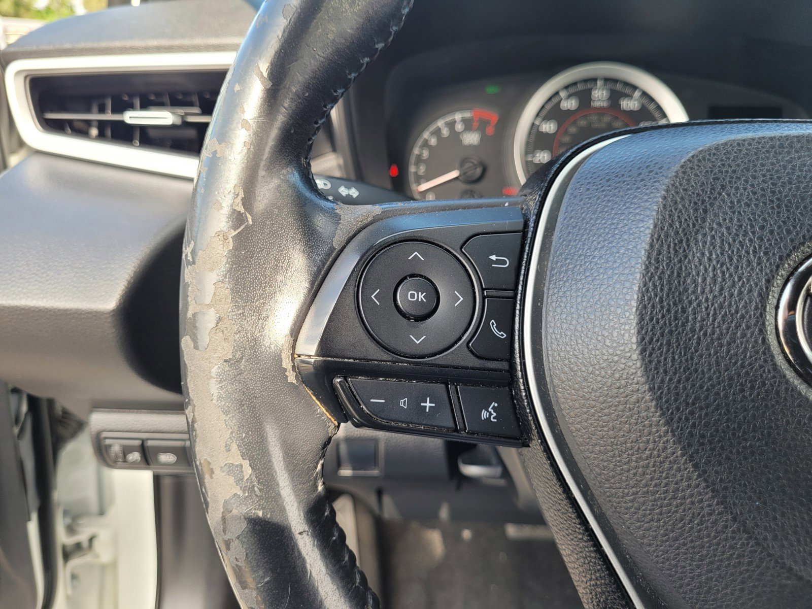 Used 2020 Toyota Corolla SE w/ SE Premium Package image 21