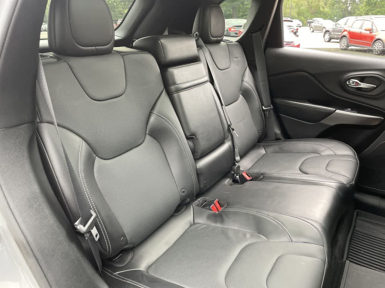 Used 2019 Jeep Cherokee Limited AWD/4WD image 15