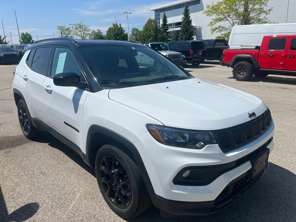 Used 2023 Jeep Compass Latitude w/ Convenience Group AWD/4WD image 1