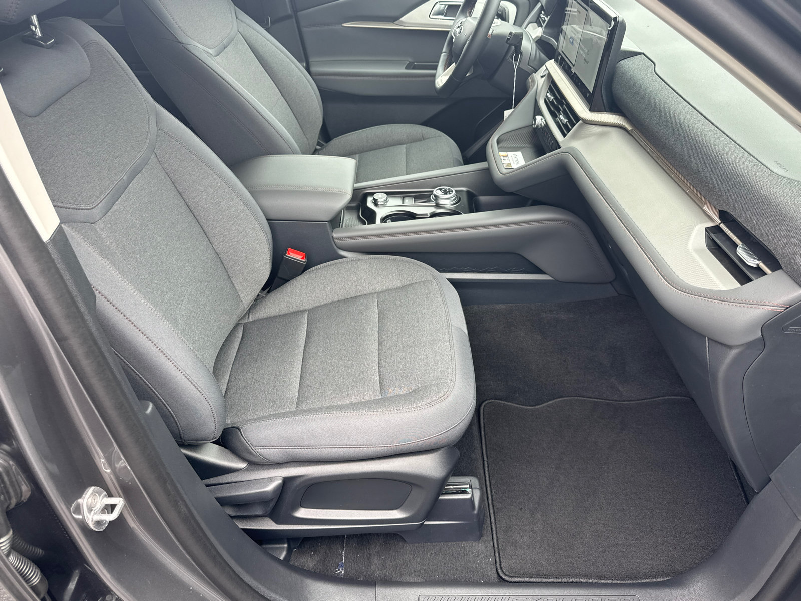 New 2026 Ford Explorer Active RWD image 15