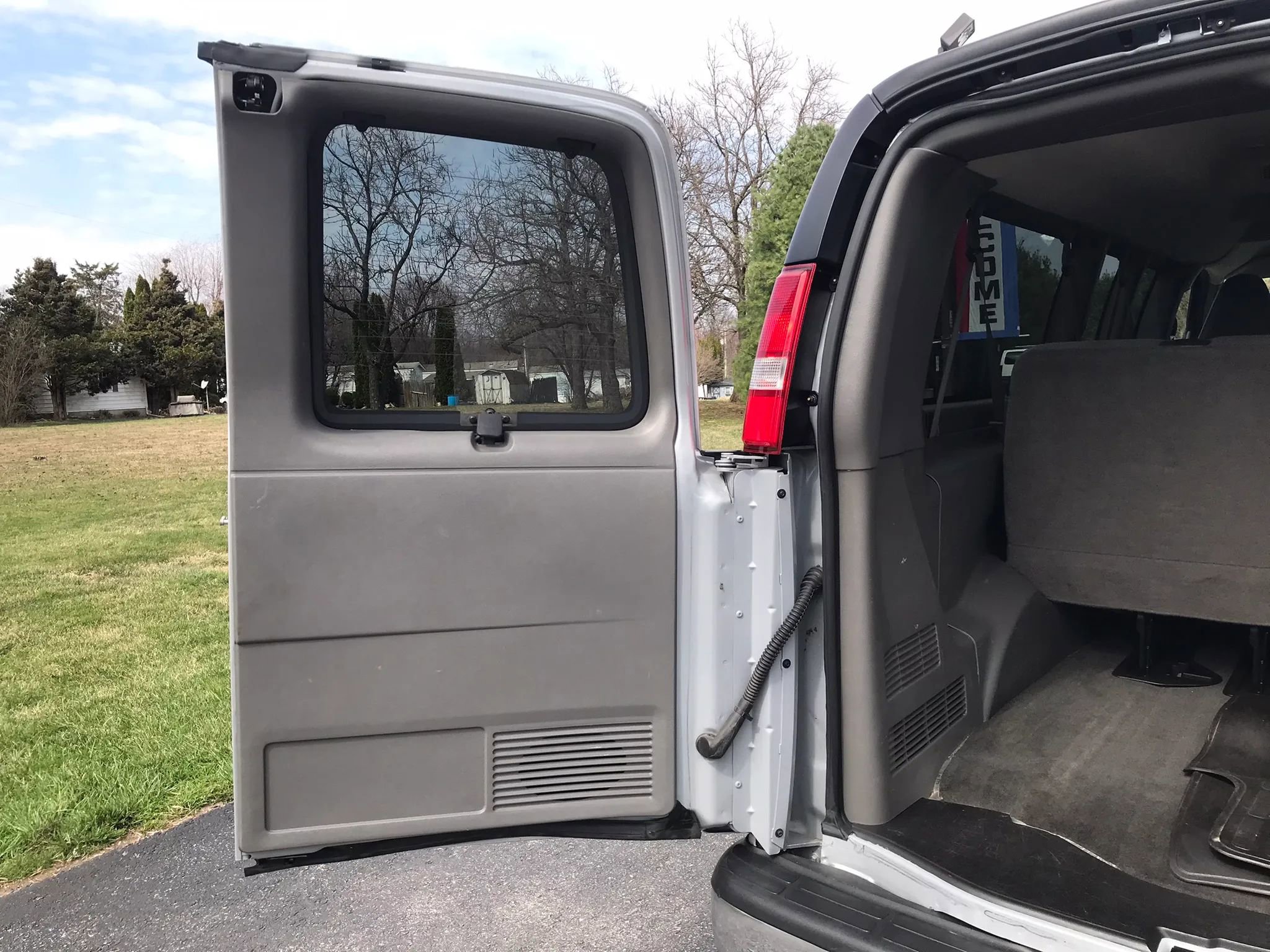 Used 2017 Chevrolet Express 3500 LT w/ LT Preferred Equipment Group image 25