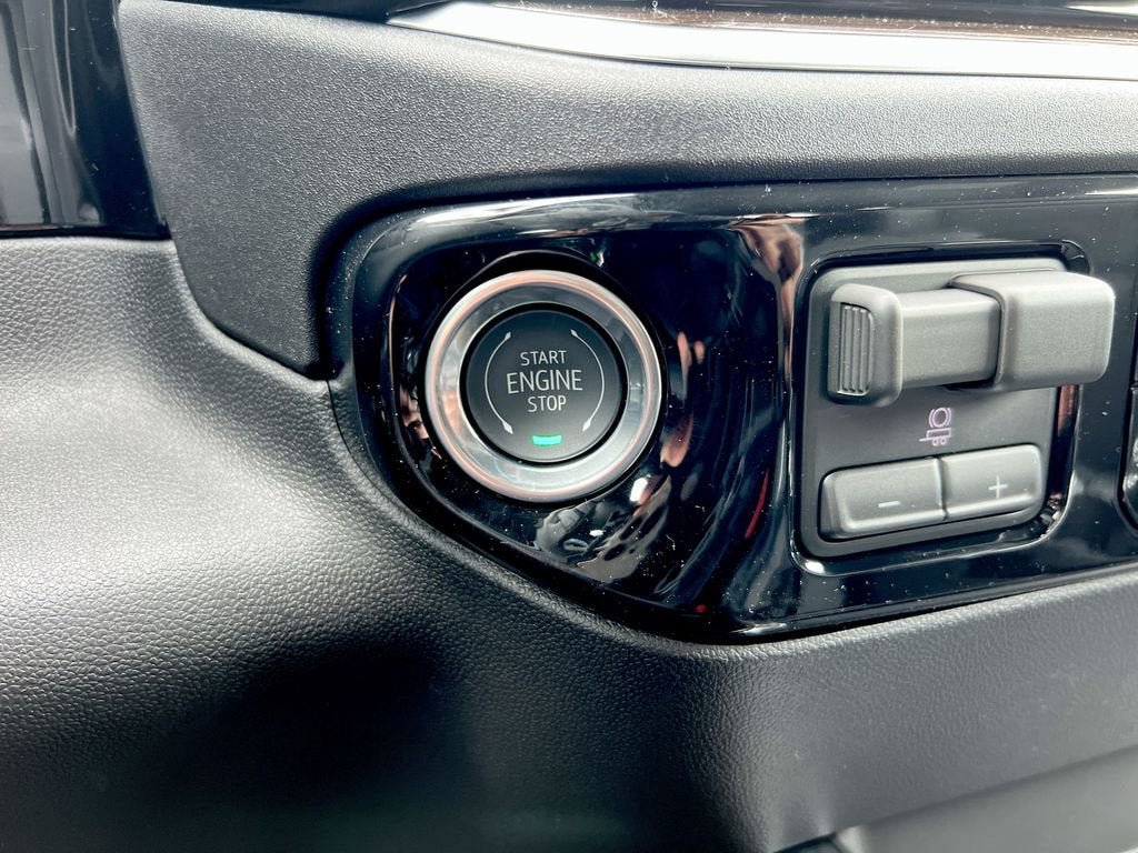 New 2026 Chevrolet Silverado 1500 RST w/ RST All Star Premium Package AWD/4WD image 15