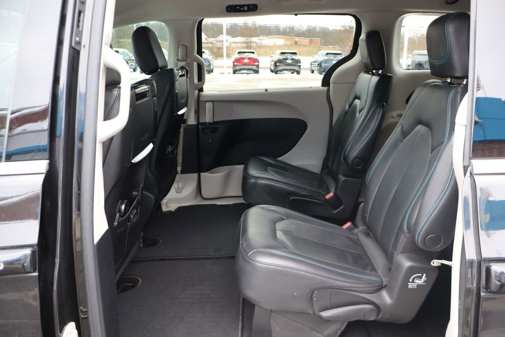 Used 2021 Chrysler Pacifica Touring-L w/ Uconnect Theater Family Group image 42