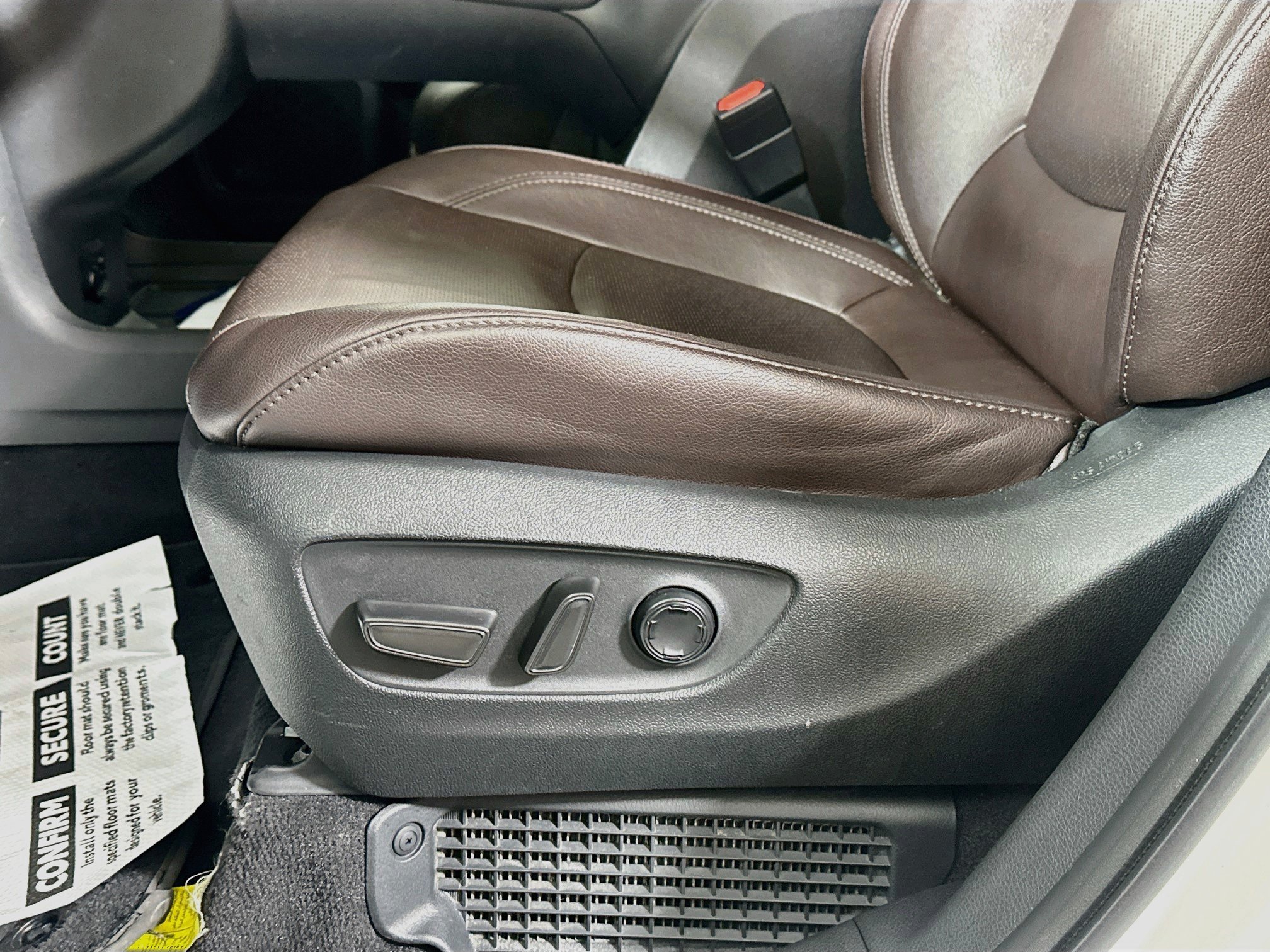 Used 2021 Toyota Sienna Platinum FWD image 19