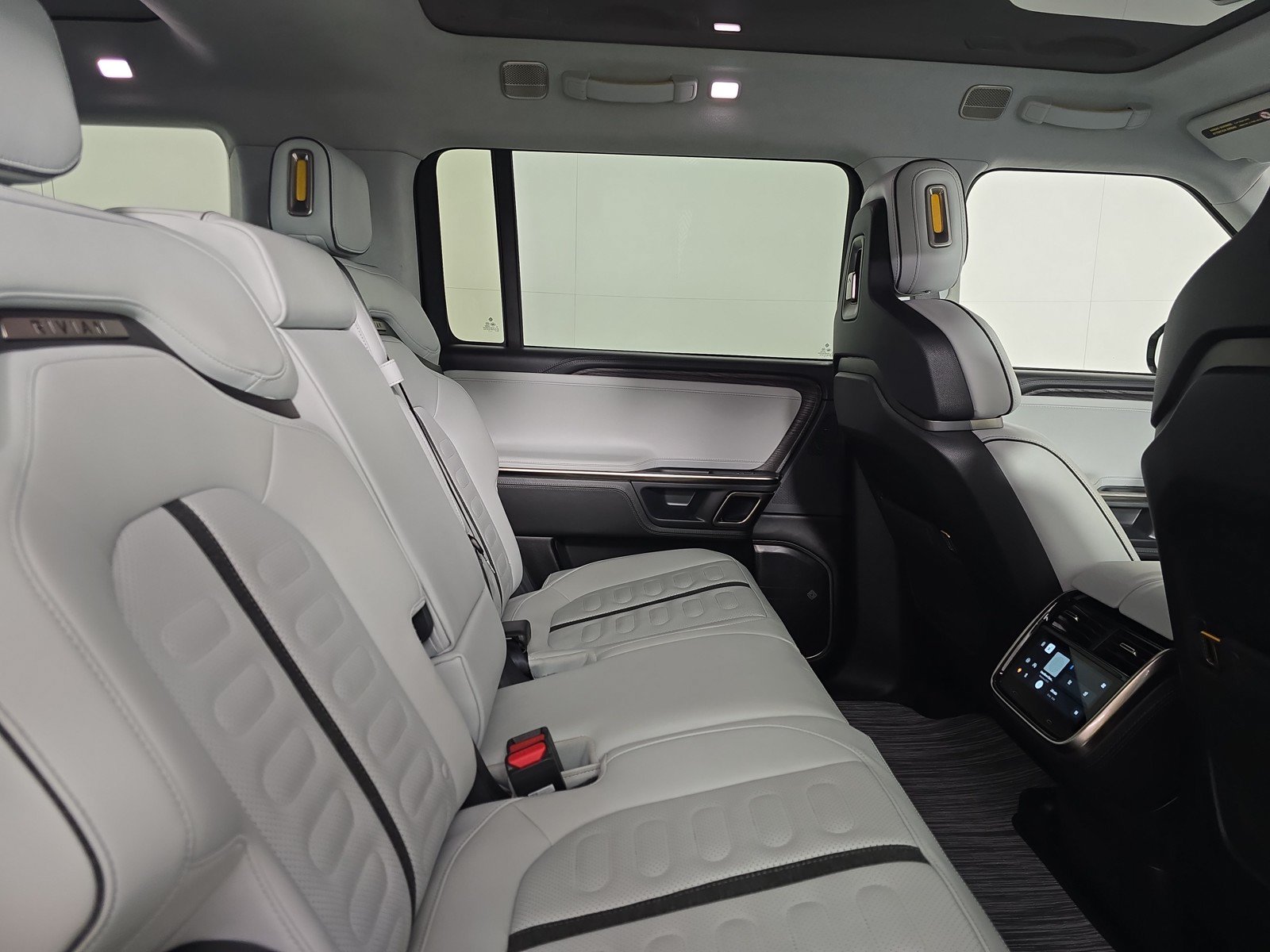 Used 2023 Rivian R1S Launch Edition AWD/4WD image 23