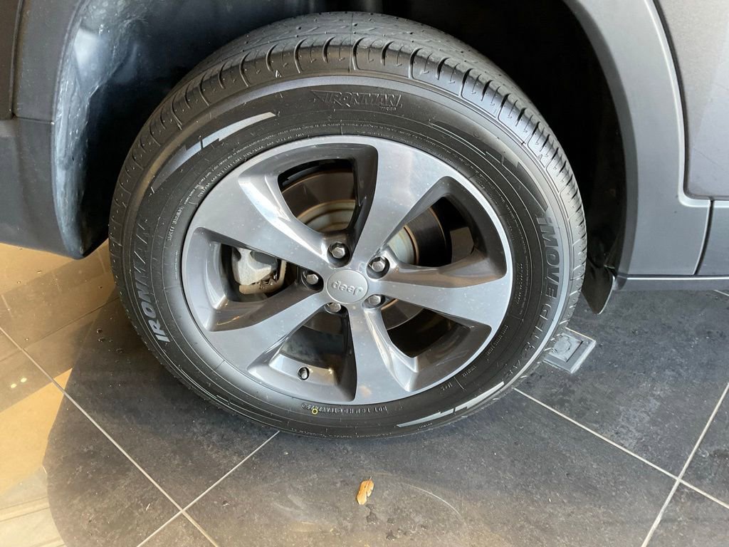 Used 2019 Jeep Cherokee Limited image 8