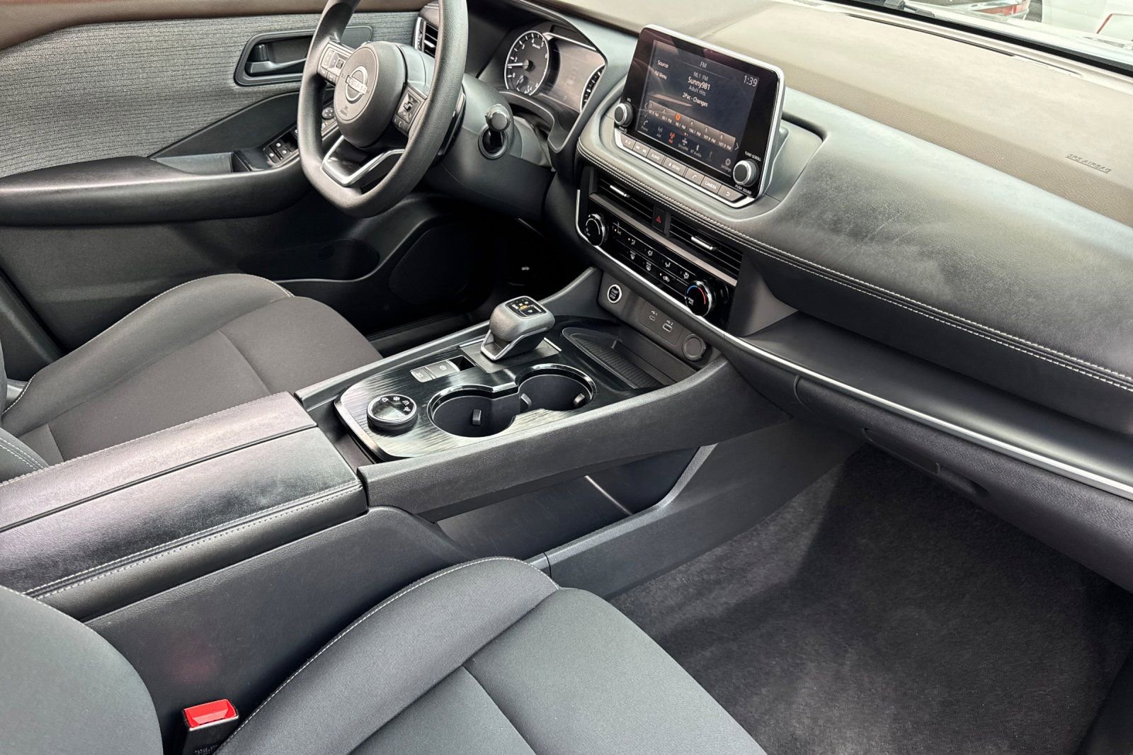 Used 2023 Nissan Rogue S image 16