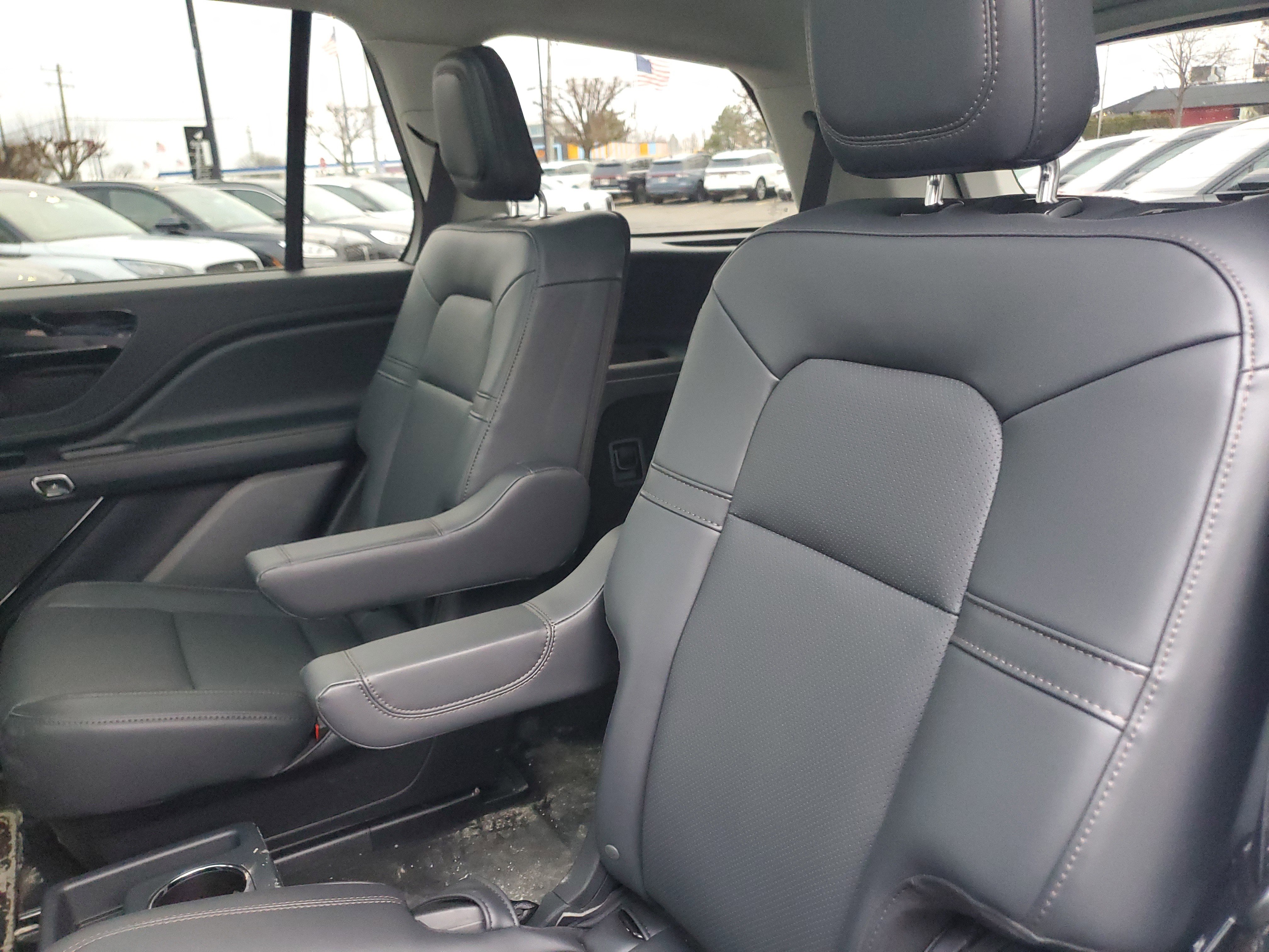 New 2025 Lincoln Aviator AWD w/ Equipment Group 101A image 25