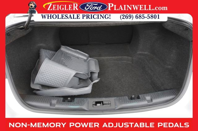 Used 2016 Ford Taurus SEL w/ Equipment Group 201A image 5