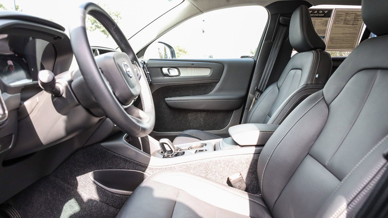 New 2025 Volvo XC40 B5 Core w/ Climate Package image 17