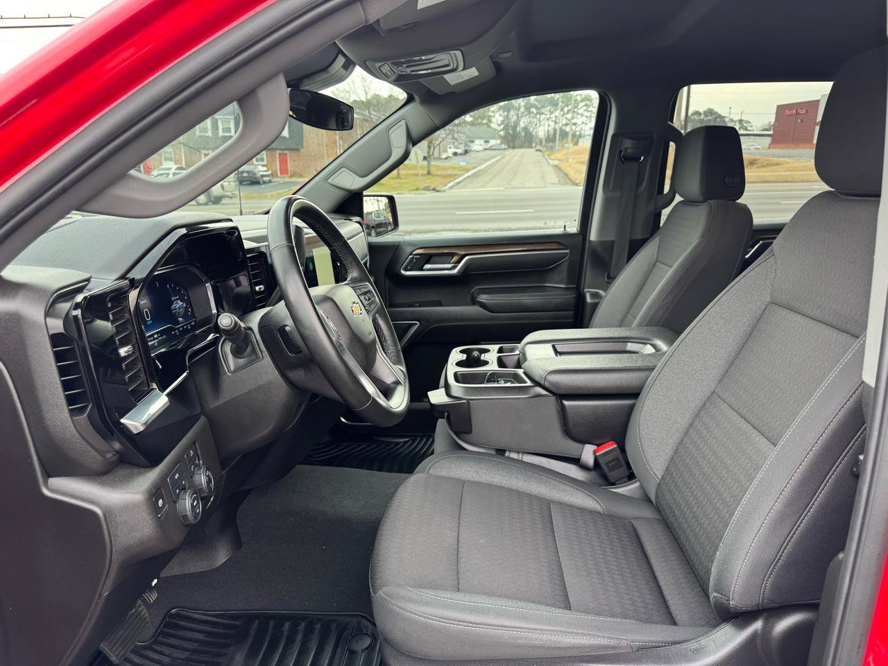 Used 2025 Chevrolet Silverado 1500 LT AWD/4WD image 16