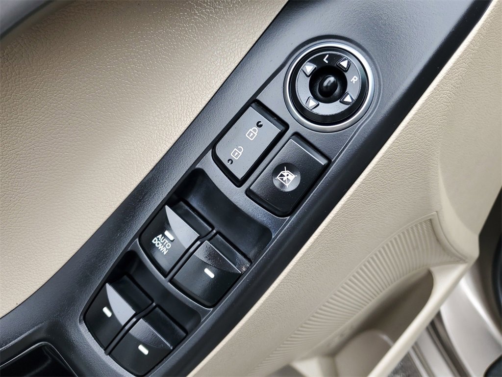 Used 2016 Hyundai Elantra SE image 21