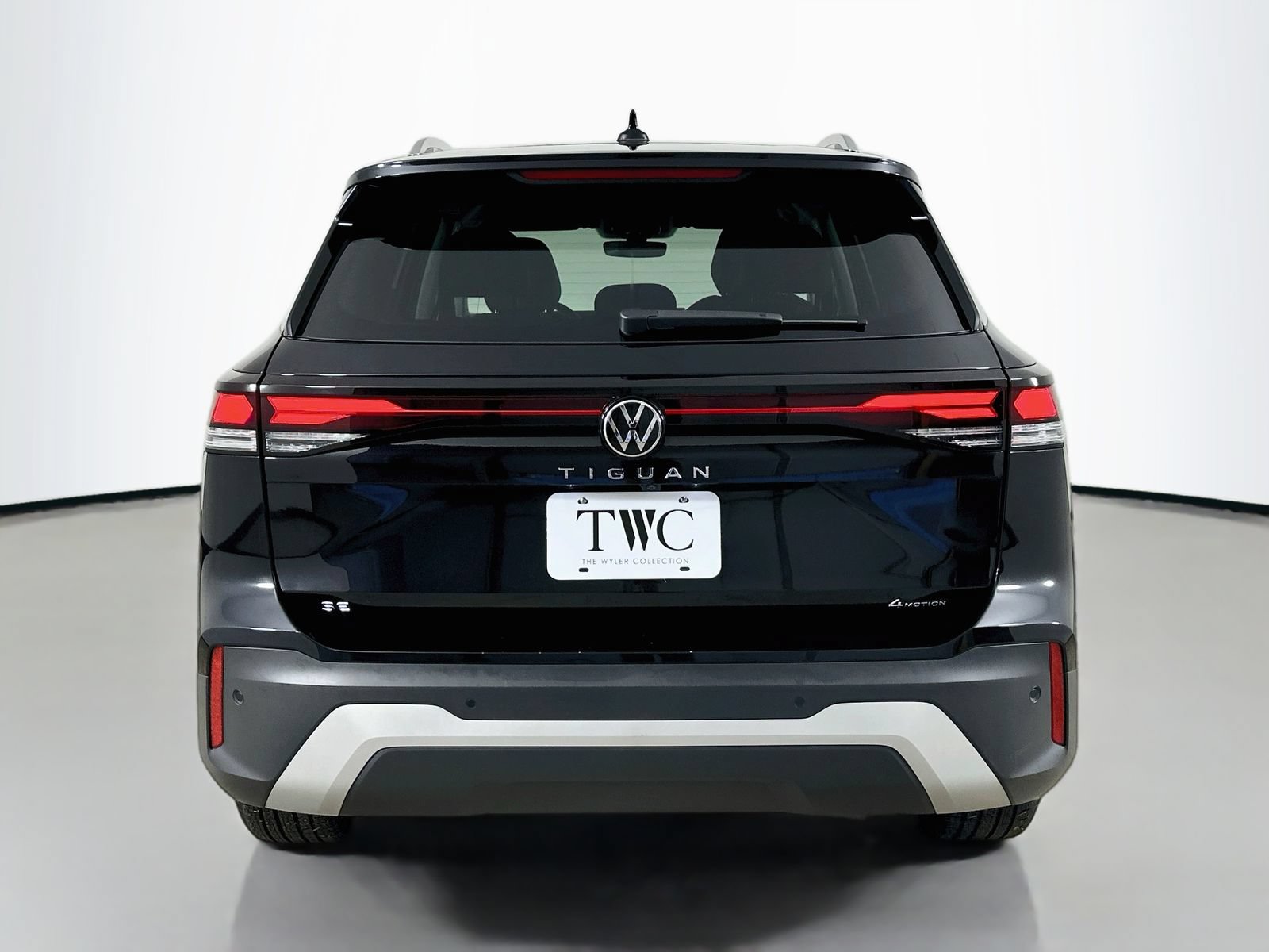 Certified 2025 Volkswagen Tiguan SE AWD/4WD image 6
