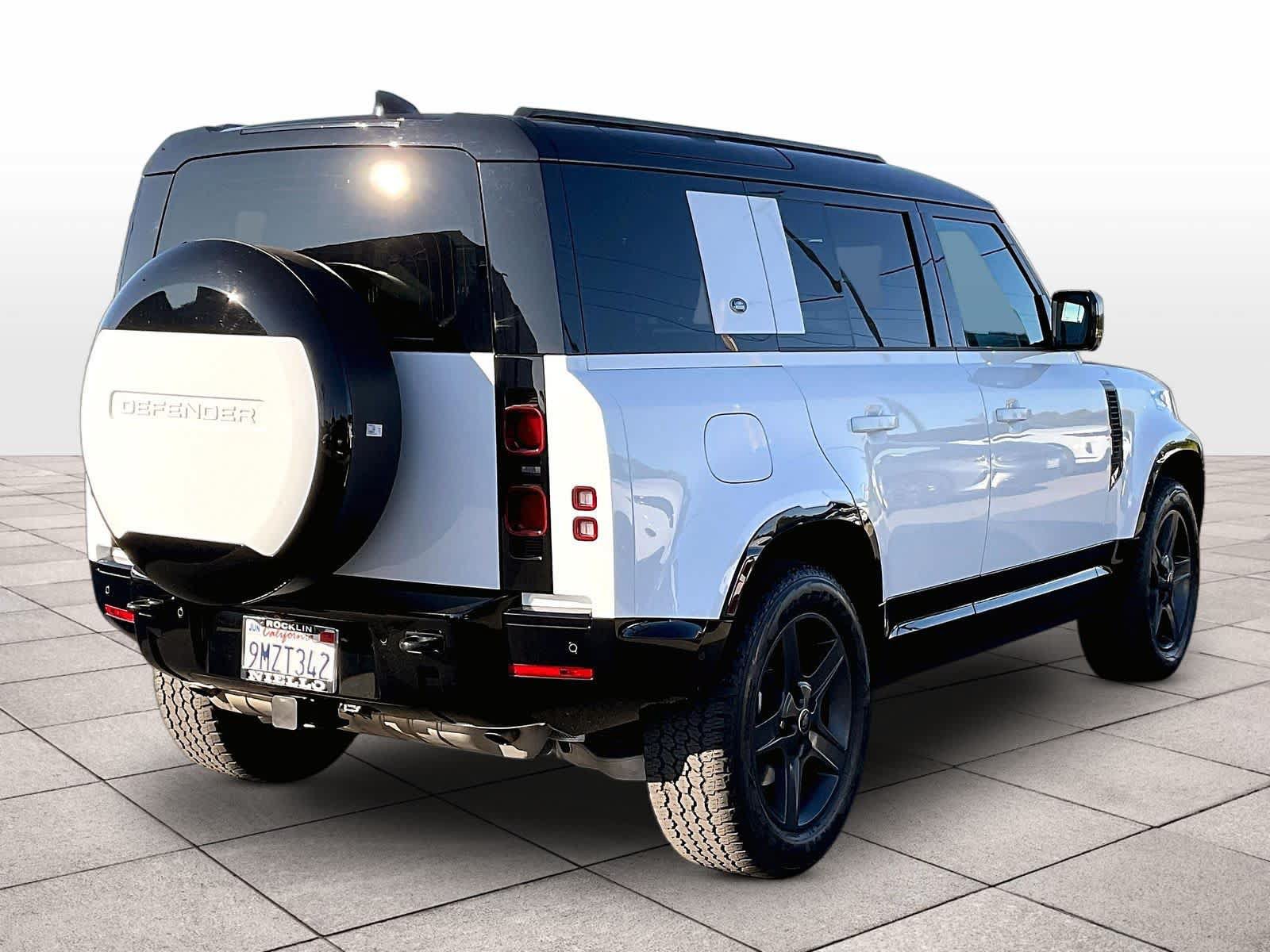 Used 2024 Land Rover Defender 110 X-Dynamic SE AWD/4WD image 18