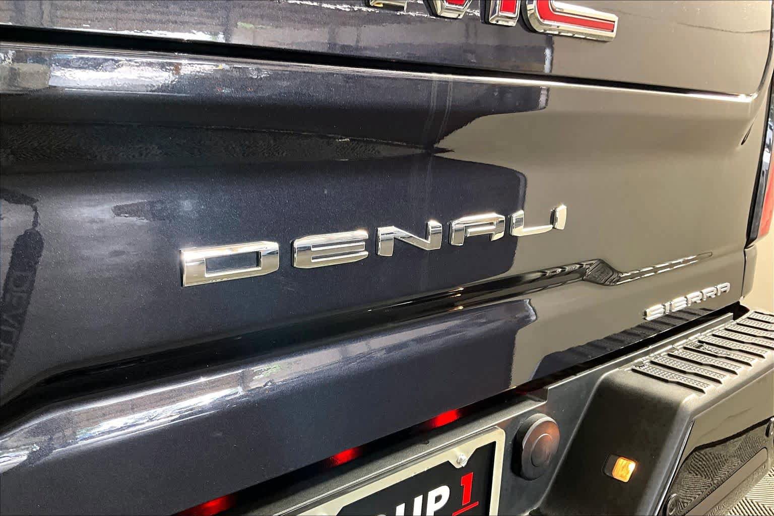 Used 2024 GMC Sierra 3500 Denali w/ Denali Reserve Package AWD/4WD image 10