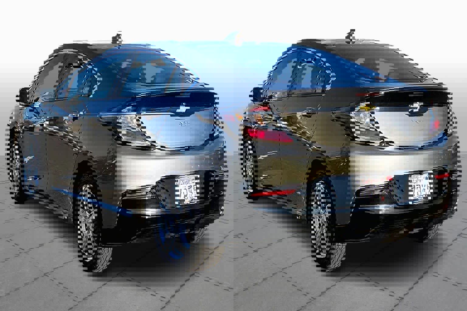 Used 2017 Chevrolet Volt LT w/ Comfort Package image 11