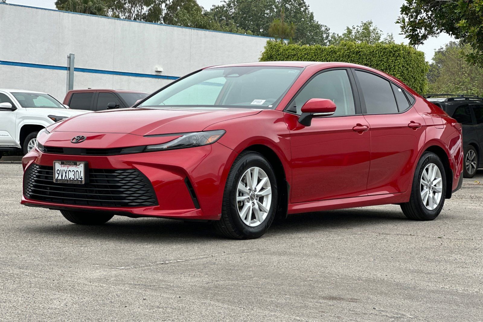 Used 2025 Toyota Camry LE image 8
