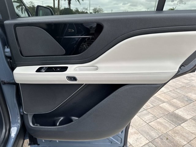New 2026 Lincoln Aviator 2WD w/ Jet Appearance Package image 21